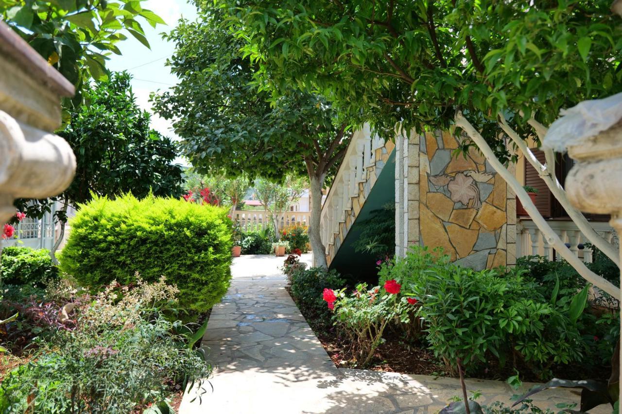 Garden Villa Dhesara Ksamil Exterior foto
